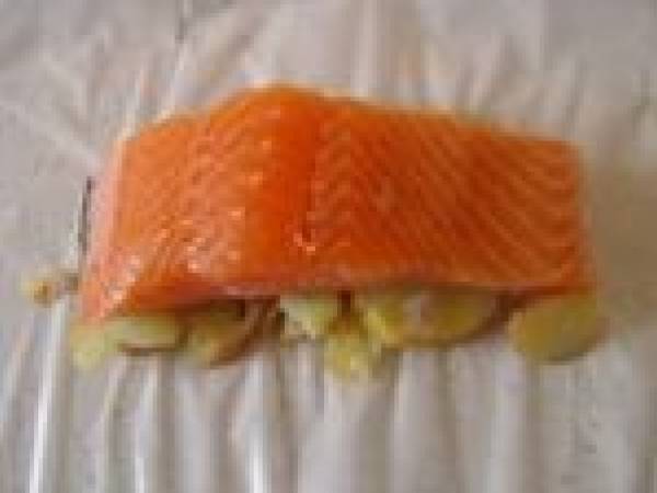 Duo de saumon et crevettes en papillote - Préparation etape 2