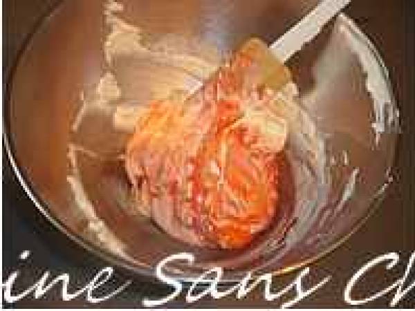 Gravity cake et sa ganache aux fraises tagada - Préparation etape 4