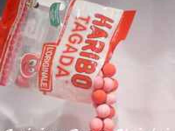 Gravity cake et sa ganache aux fraises tagada - Préparation etape 15