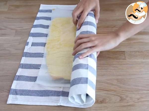 Bûche de Noël fourrée à la chantilly - Préparation etape 6