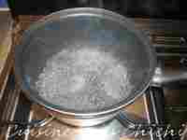 Boules individuelles de Noël, biscuit, mousse chocolat coeur de framboise - Préparation etape 6