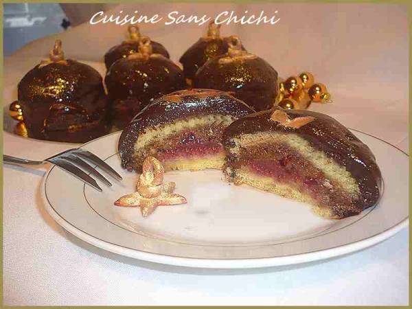 Boules individuelles de Noël, biscuit, mousse chocolat coeur de framboise - Préparation etape 21