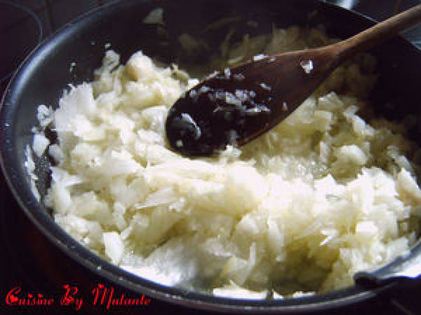 Savoureux cake thon-oignons-mozzarella - Préparation etape 1