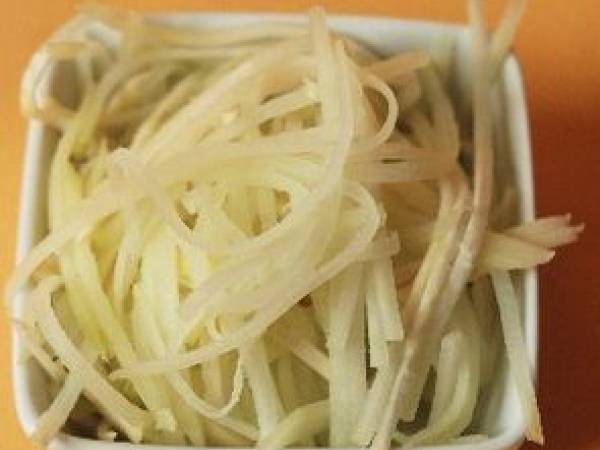 Salade de christophine - Préparation etape 1