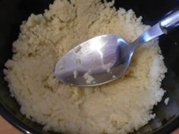 Dôme de semoule surprise: épinards, pois chiche et son faux air d'oignon confit - Préparation etape 4