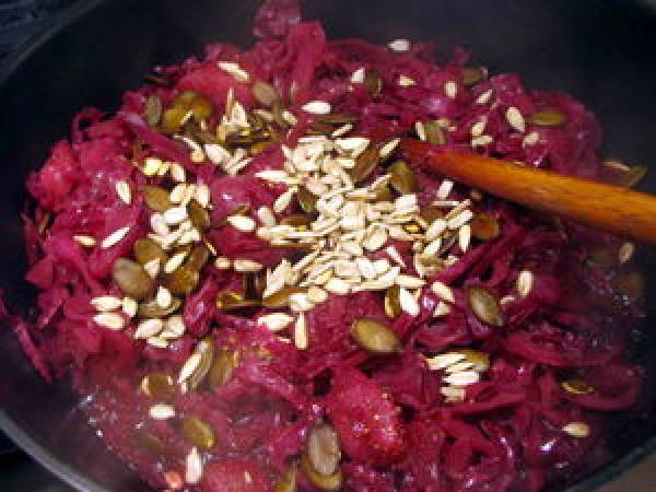 Porc à la moutarde et chou rouge braisé aux poires et au gingembre - Préparation etape 5