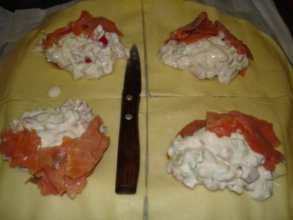 Feuilletés au saumon fumé, au chèvre, aux poivrons et à l'aneth - Préparation etape 2