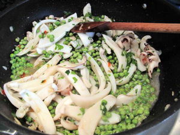 Calamars aux petits pois et lasagnettes frisées (mafalde) - Préparation etape 5