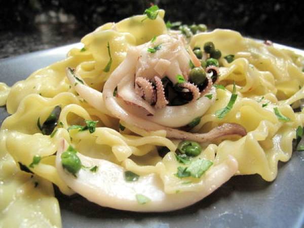 Calamars aux petits pois et lasagnettes frisées (mafalde) - Préparation etape 6