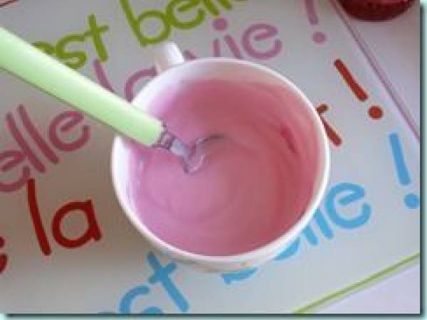 Fromage blanc rose/litchi et ses copeaux de chocolat blanc - Préparation etape 1