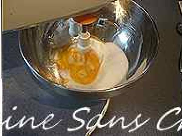 Gâteau Saint-Valentin. Coeur moelleux au chocolat et sa purée de framboises. - Préparation etape 4