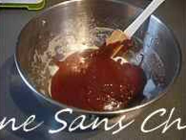 Gâteau Saint-Valentin. Coeur moelleux au chocolat et sa purée de framboises. - Préparation etape 7