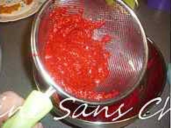 Gâteau Saint-Valentin. Coeur moelleux au chocolat et sa purée de framboises. - Préparation etape 10