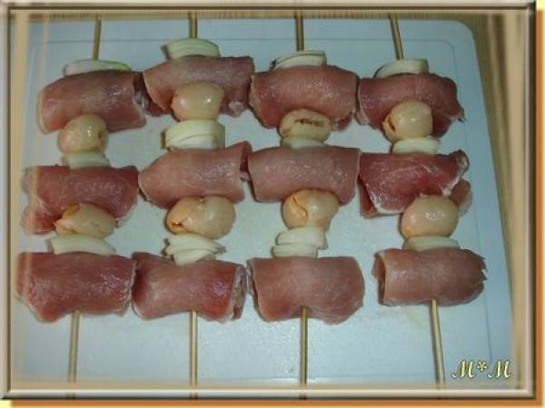 Brochettes de porc aux litchis - Préparation etape 2