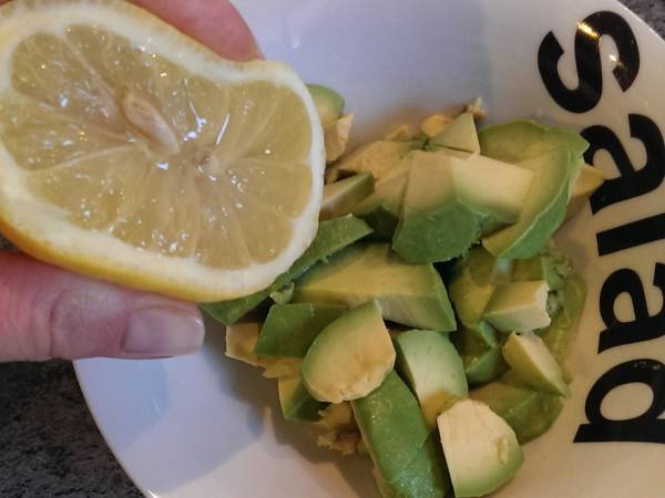 Blinis au blé noir, tartinade d'avocat et saumon fumé - Préparation etape 2
