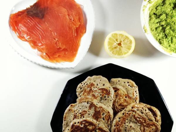 Blinis au blé noir, tartinade d'avocat et saumon fumé - Préparation etape 3