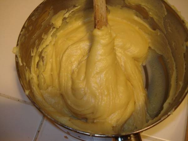 Choux à la crème au grand-marnier, vanille et chocolat. - Préparation etape 1