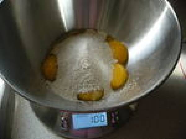 Gâteau de Savoie Chocolat-Kiwi-Chantilly - Préparation etape 1