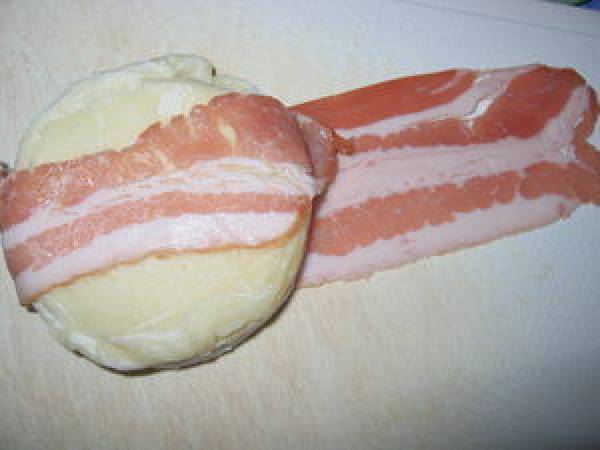 Petit chèvre au lard fumé sur dés de pomme cuite - Préparation etape 3