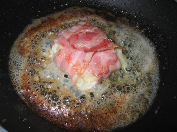 Petit chèvre au lard fumé sur dés de pomme cuite - Préparation etape 4