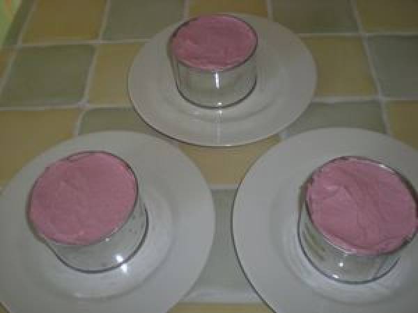 MINI-CHARLOTTE ROSE AUX FRUITS ROUGES - Préparation etape 5