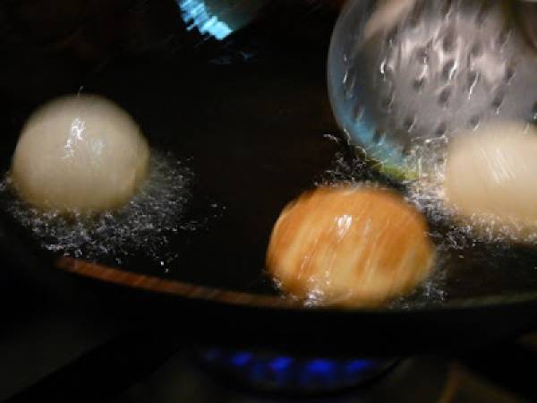 Puri, pain croustillant pour du street-food indien - Préparation etape 6