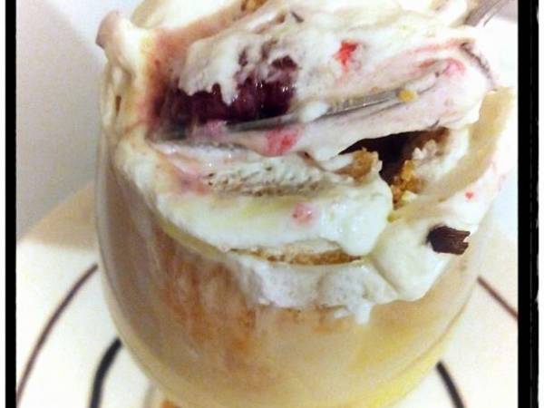 Verrine de biscuit à la cuillère et sa crème anglaise et framboises - Préparation etape 4