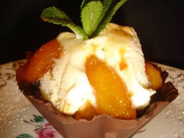 Chaud froid vanille marbrée caramel aux mirabelles flambées en coque chocolatée - Préparation etape 5