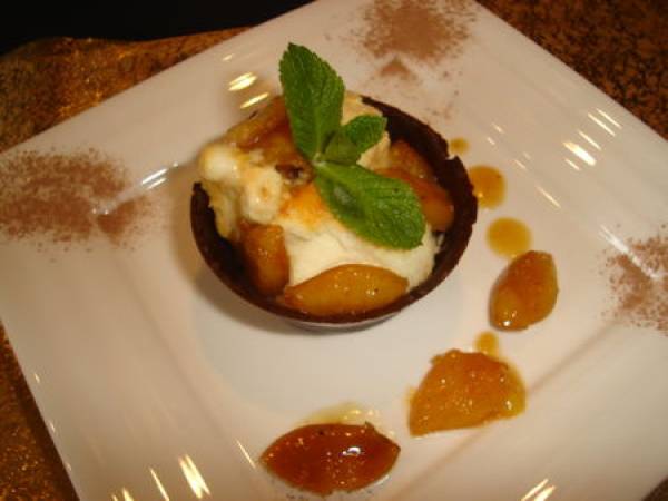 Chaud froid vanille marbrée caramel aux mirabelles flambées en coque chocolatée - Préparation etape 6