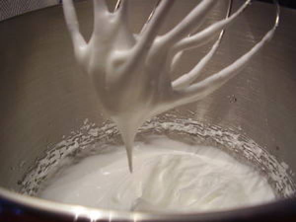 Bavarois rose-litchi-framboise. - Préparation etape 1