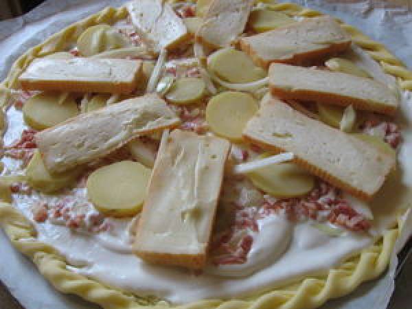 Flammekueche lardons oignons et maroilles - Préparation etape 5