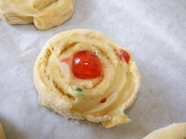 Petits pains briochés aux fruits confits - Préparation etape 2