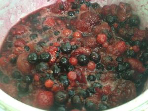 VERRINE DE MASCARPONE SUR LIT DE FRUITS ROUGES - Préparation etape 1