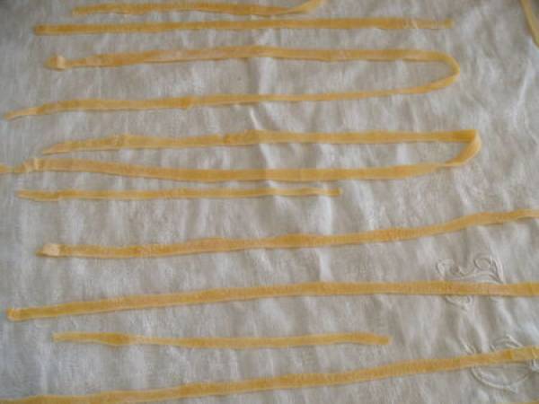 Tagliatelles maison au saumon, sauce safranée - Préparation etape 3