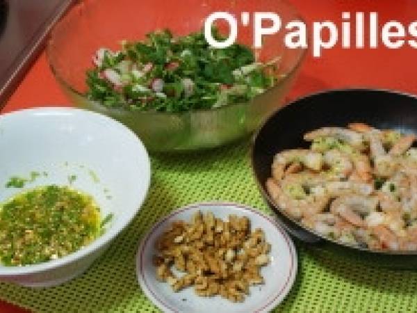 Mesclun de radis, oignons blancs, roquette et crevettes - Préparation etape 1