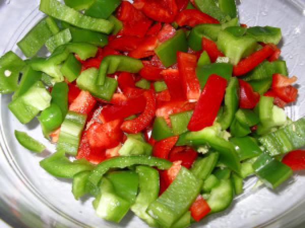 Poêlée : Poulet, poivrons, courgettes, feves et coquillettes - Préparation etape 2