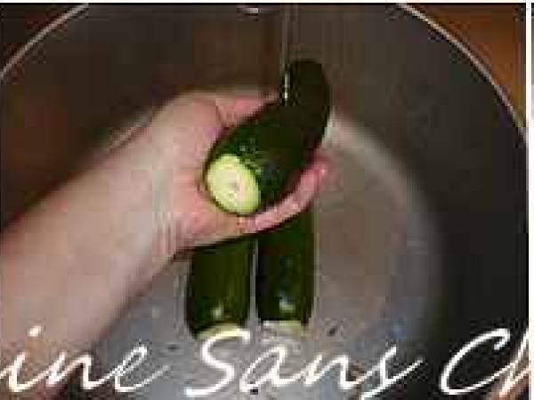 Spaghettis à la carbonara végétarienne aux courgettes. - Préparation etape 1