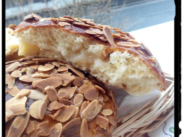 Galettes briochées marzipan nappée de confiture d'abricot et amandes grillées - Préparation etape 3