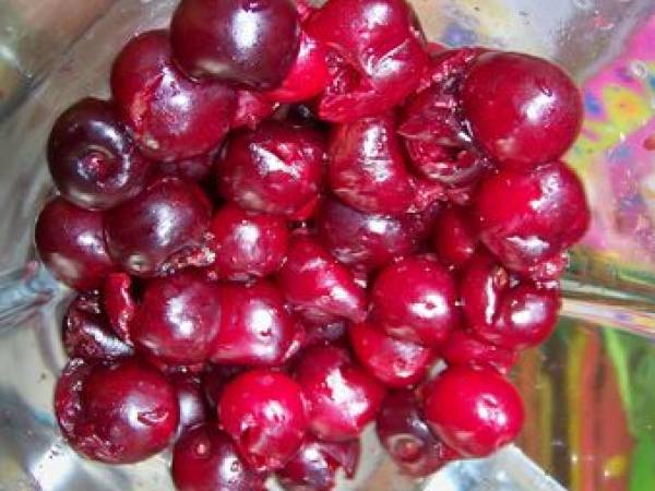 Yaourt a la cerise et amande amére - Préparation etape 1