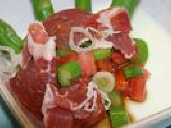 Panna Cotta de parmesan, oeuf mollet, asperges en éventail, coppa, vinaigre balsamique - Préparation etape 4