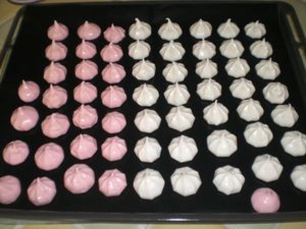 VACHERIN GLACE AU CHOCOLAT BLANC/FRAMBOISES - Préparation etape 2