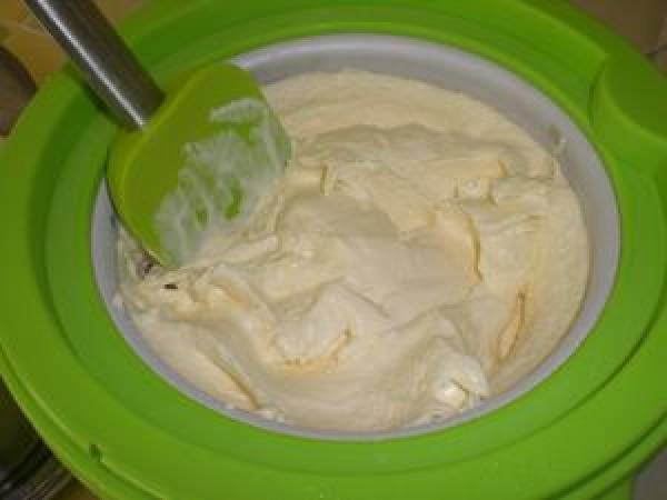 VACHERIN GLACE AU CHOCOLAT BLANC/FRAMBOISES - Préparation etape 3