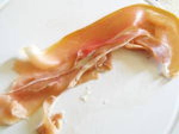 Roulade de dinde, pruneau et mozza dans son manteau de jambon sec - Préparation etape 1