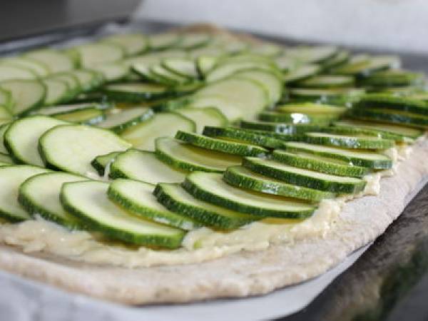 Pizza sucré-salé courgette-emmental - Préparation etape 4