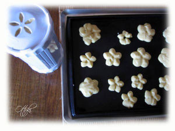 Petits fours aux amandes pour presse à biscuits - Préparation etape 4