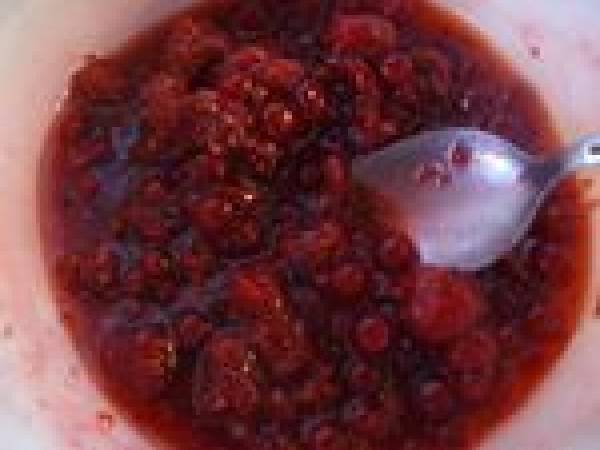 Yaourt grec aux groseilles et framboises au sucre - Préparation etape 2