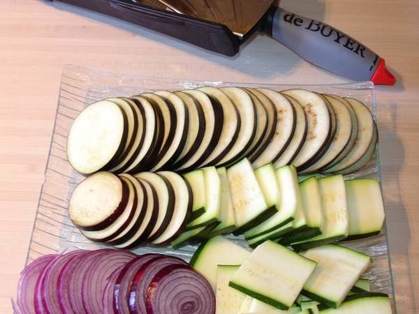 TORTILLA ROULEE AUX LEGUMES GRILLES ET AU CHEVRE - Préparation etape 1