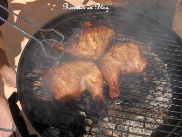 POULET MARINE CUIT AU BARBECUE SAUCE CARAMELISEE ET NOUILLES SAUTEES - Préparation etape 3