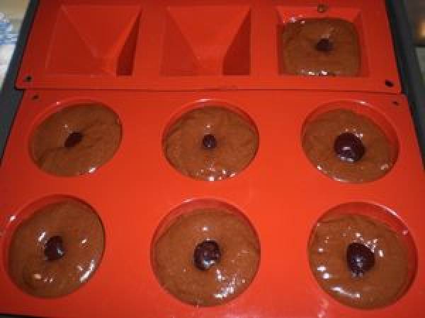 DOME MOELLEUX AU CHOCOLAT ET SA CERISE - Préparation etape 5