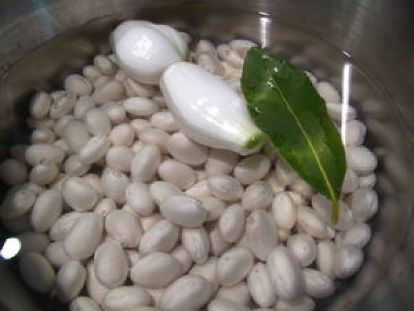 Pâtes aux cocos de Paimpol frais et à la saucisse - Préparation etape 2